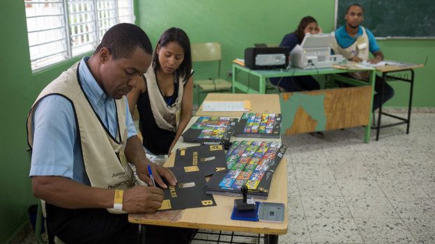 El actual presidente y candidato a la reelección, Danilo Medina, lleva ventaja en las encuestas.