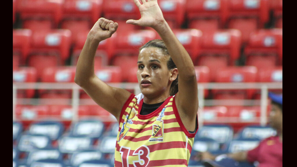 Nohemí Gallardo jugando la Liga Nacional Femenina de Baloncesto con el Deportivo Anzoateguí (Foto Cortesía Anthony Gallardo)