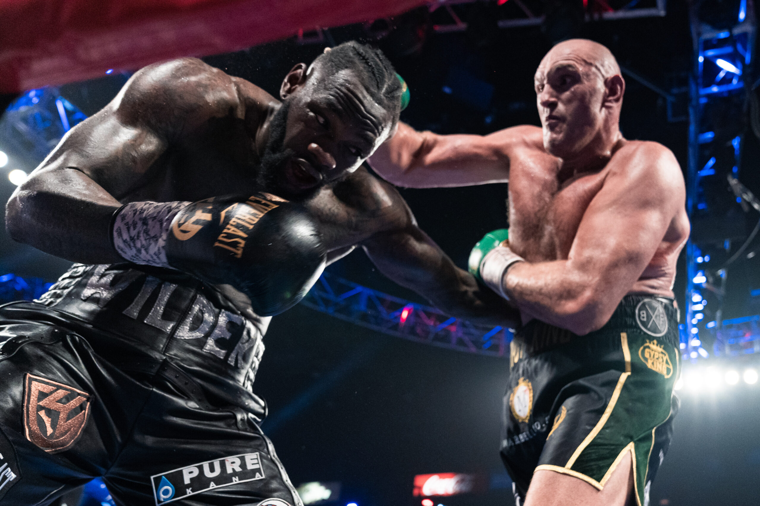 Deontay Wilder vs Tyson Fury (Photo By: Ryan Hafey _ Premier Boxing Champions)