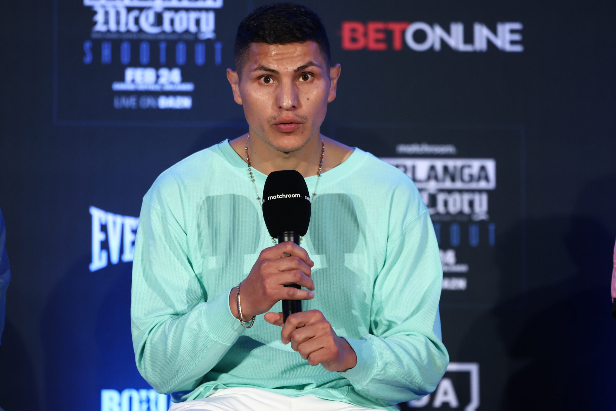 February 22, 2024; Orlando, FL; Pablo Cesar Cano speaks at the final press conference for his February 24, 2024 fight in Orlando, FL. (Foto: Ed Mulholland/Matchroom).