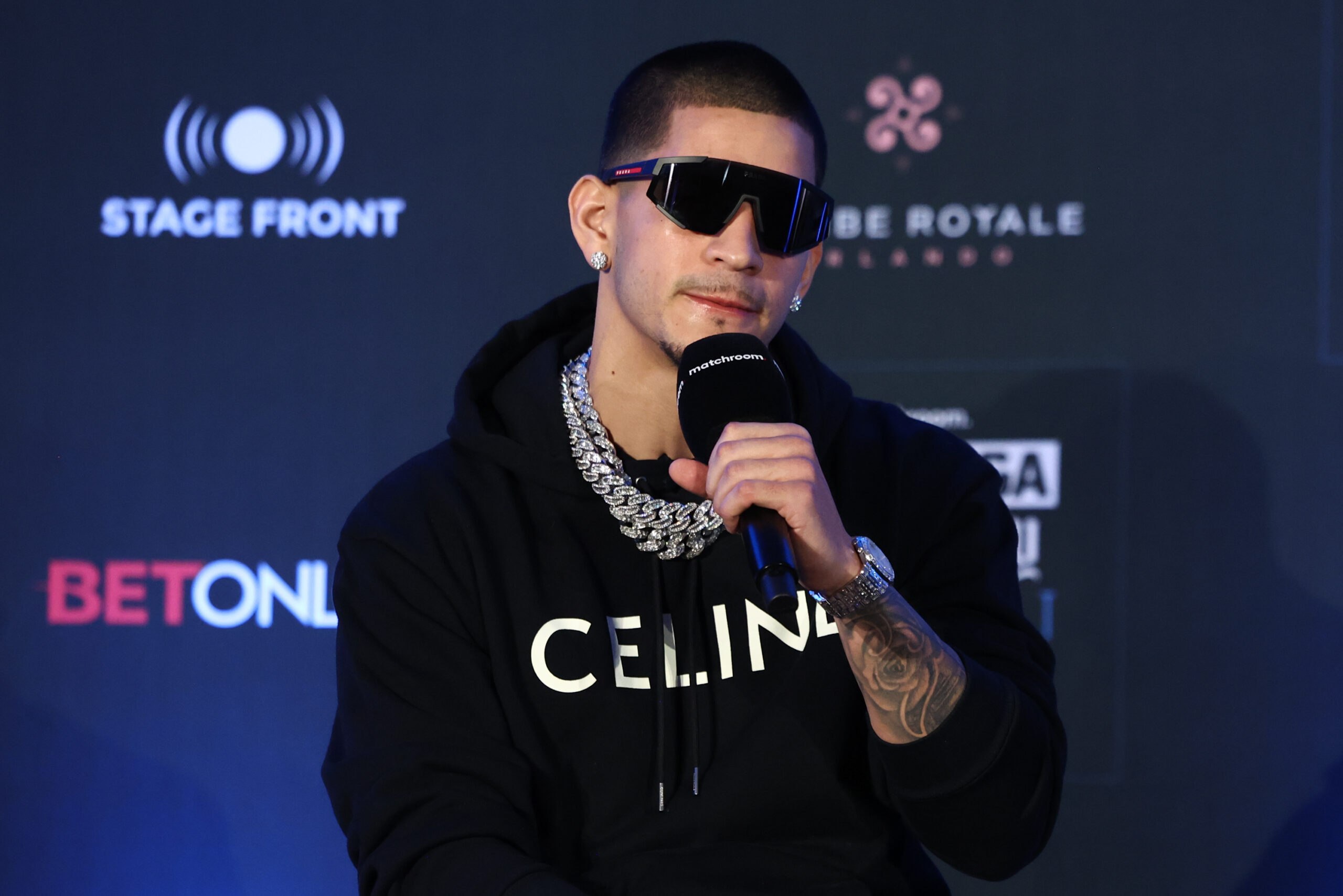 February 22, 2024; Orlando, FL; Edgar Berlanga speaks at the final press conference for his February 24, 2024 fight in Orlando, FL. (Foto: Ed Mulholland/Matchroom).