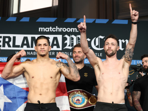 February 23, 2024; Orlando, FL; Edgar Berlanga and Padraig McCrory pose after weighing in for their February 24, 2024 fight at the Caribe Royale Resort in Orlando, FL. (Foto: Ed Mulholland/Matchroom).