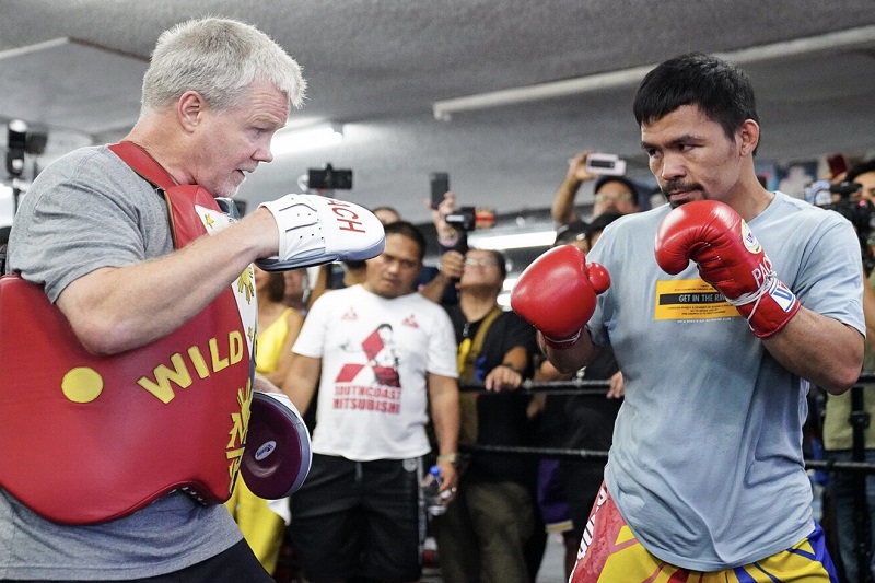 Freddie Roach in the pads with Manny Pacquiao