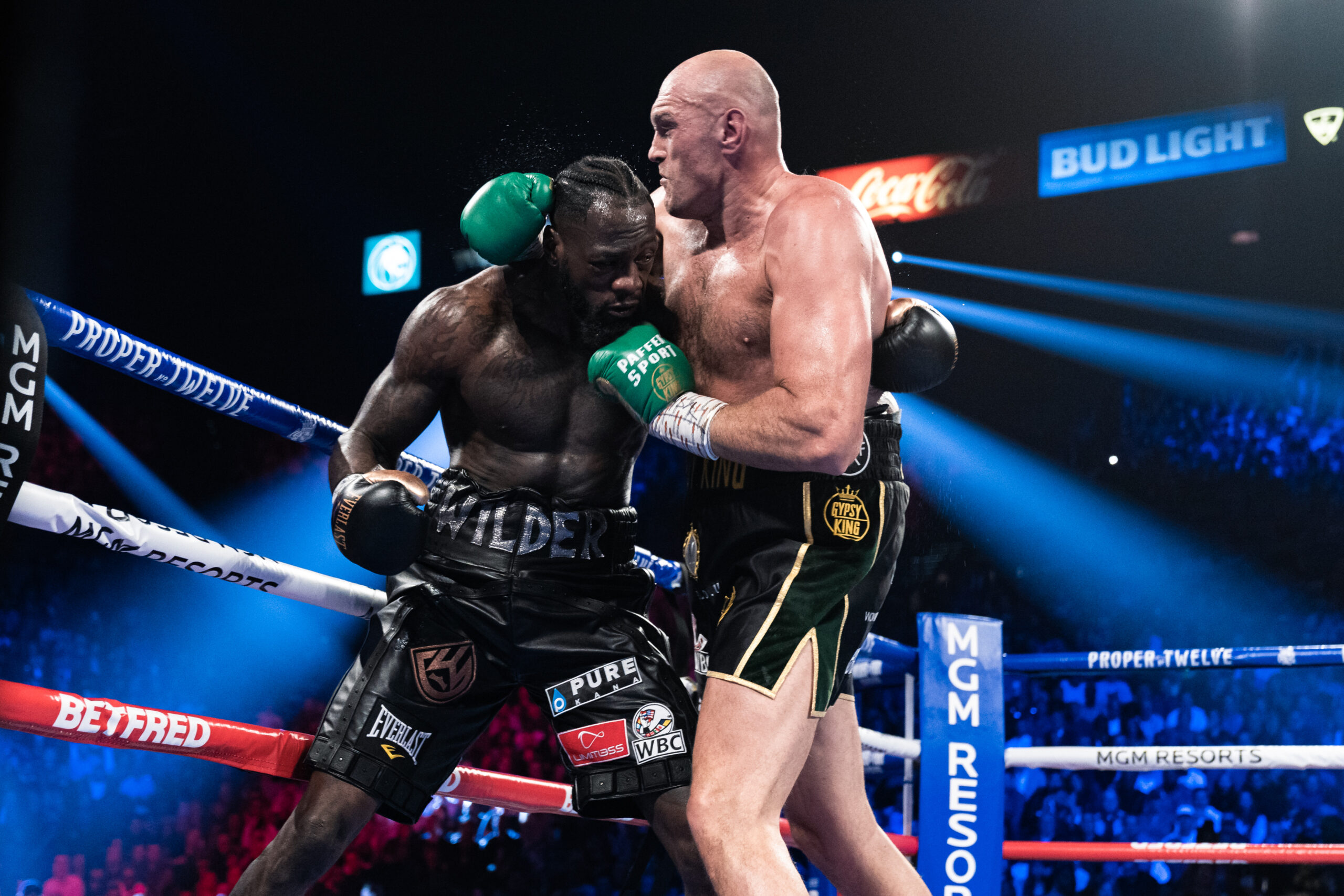 Deontay Wilder vs Tyson Fury (Photo By: Ryan Hafey _ Premier Boxing Champions)
